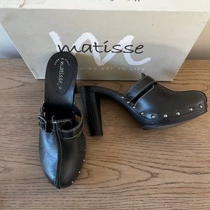 Matisse. Heeled clog.